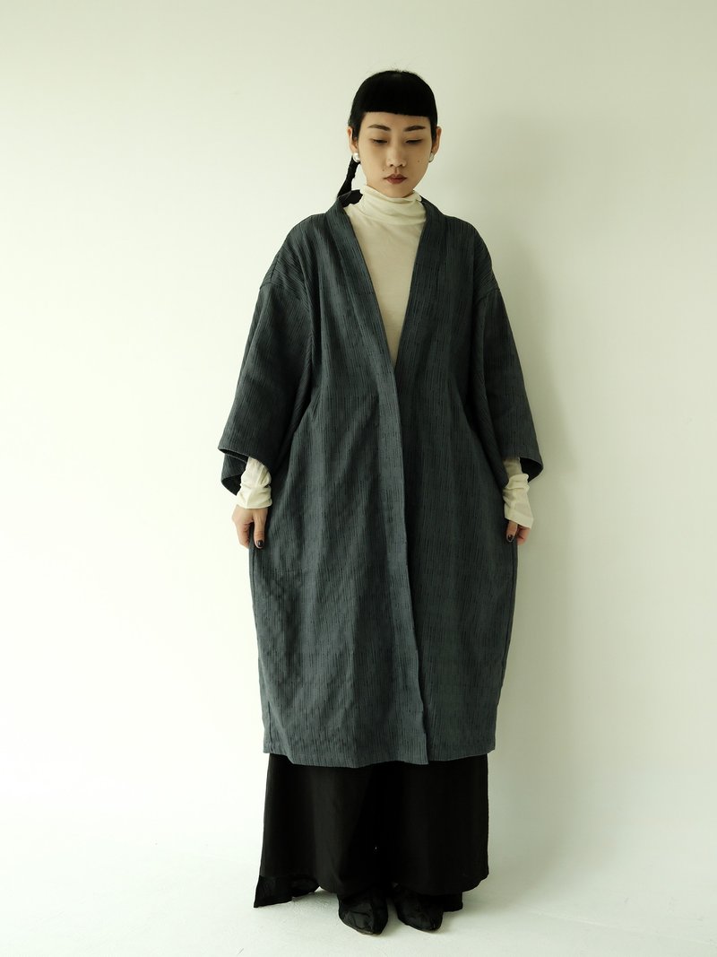 川 衣 WEAR BEING 宽袖开襟厚磅长袍外套 蓝黑织纹 - 女装休闲/机能外套 - 棉．麻 蓝色