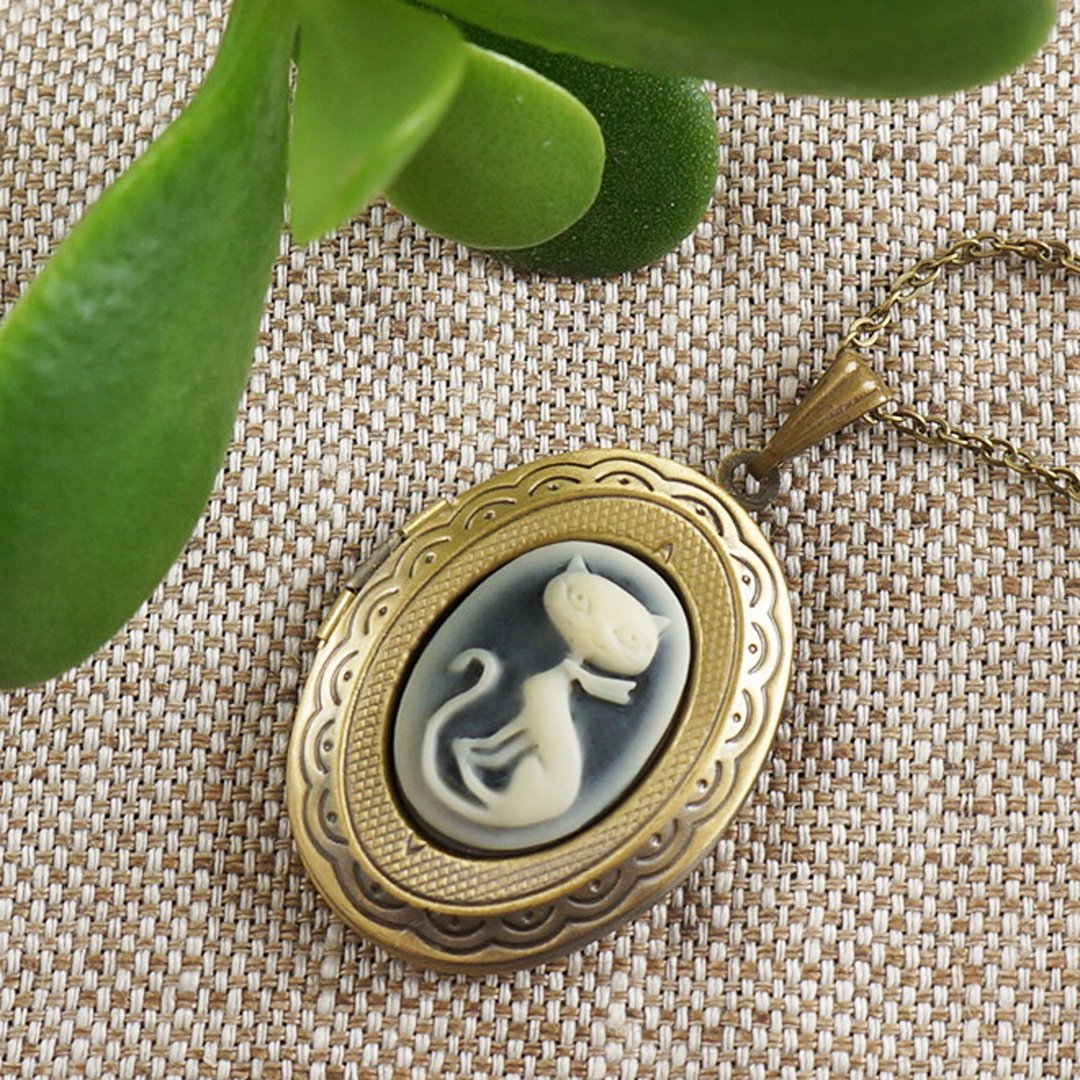 Ivory on Black Gray Cat Kitten Cameo Oval Photo Locket Pendant Necklace Jewelry - 项链 - 其他材质 灰色