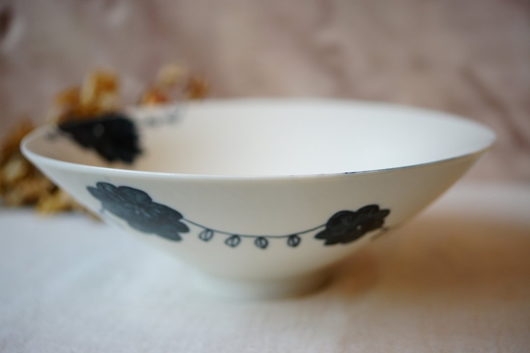 手绘青花瓷 缱绻花 高角碗  Ø17.5cm 拉面碗 高台井 反高台井 - 碗 - 陶 蓝色
