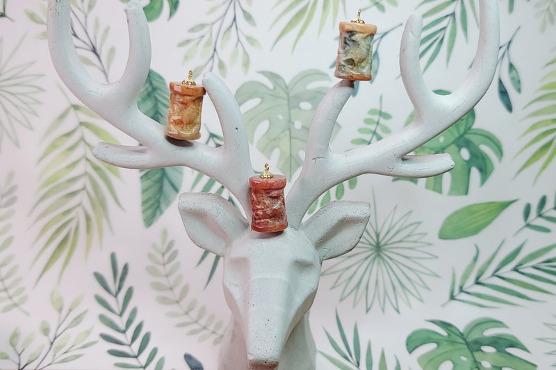 SixCats  天然石 珊瑚玉九尾狐 项链吊坠 祝福  招财 祈福 礼物 - 吊饰 - 玉石 