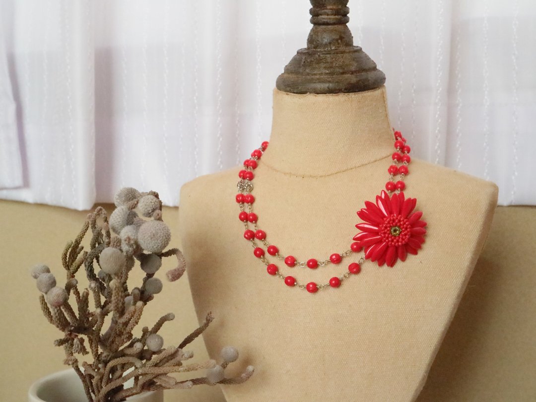 Gerbera Brooch and Czech Bead Double Necklace Demiparure Red Red Short Long 2way Mix and Match Elegant Costume Jewelry Set - 项链 - 玻璃 红色