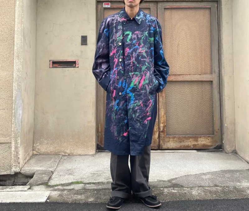 涂绘标准领大衣 - 女装休闲/机能外套 - 聚酯纤维 