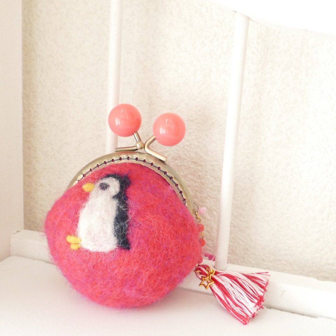 Of wool felt purse Penguin - 化妆包/杂物包 - 羊毛 红色