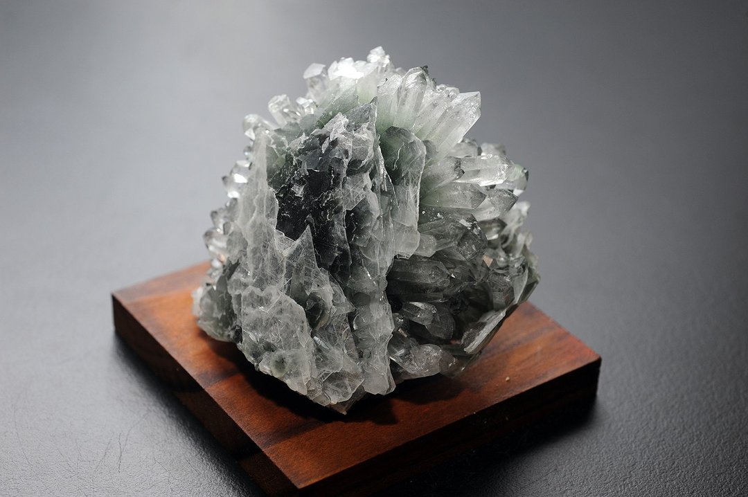 绿幽灵水晶 矿石/水晶/灵修/开运/招财/破煞/防小人 - 摆饰 - 水晶 