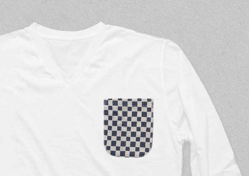 江戸小紋Tシャツ 　市松　白に紺　江戸小紋ポケット　長袖　Vネック - 女装 T 恤 - 棉．麻 白色