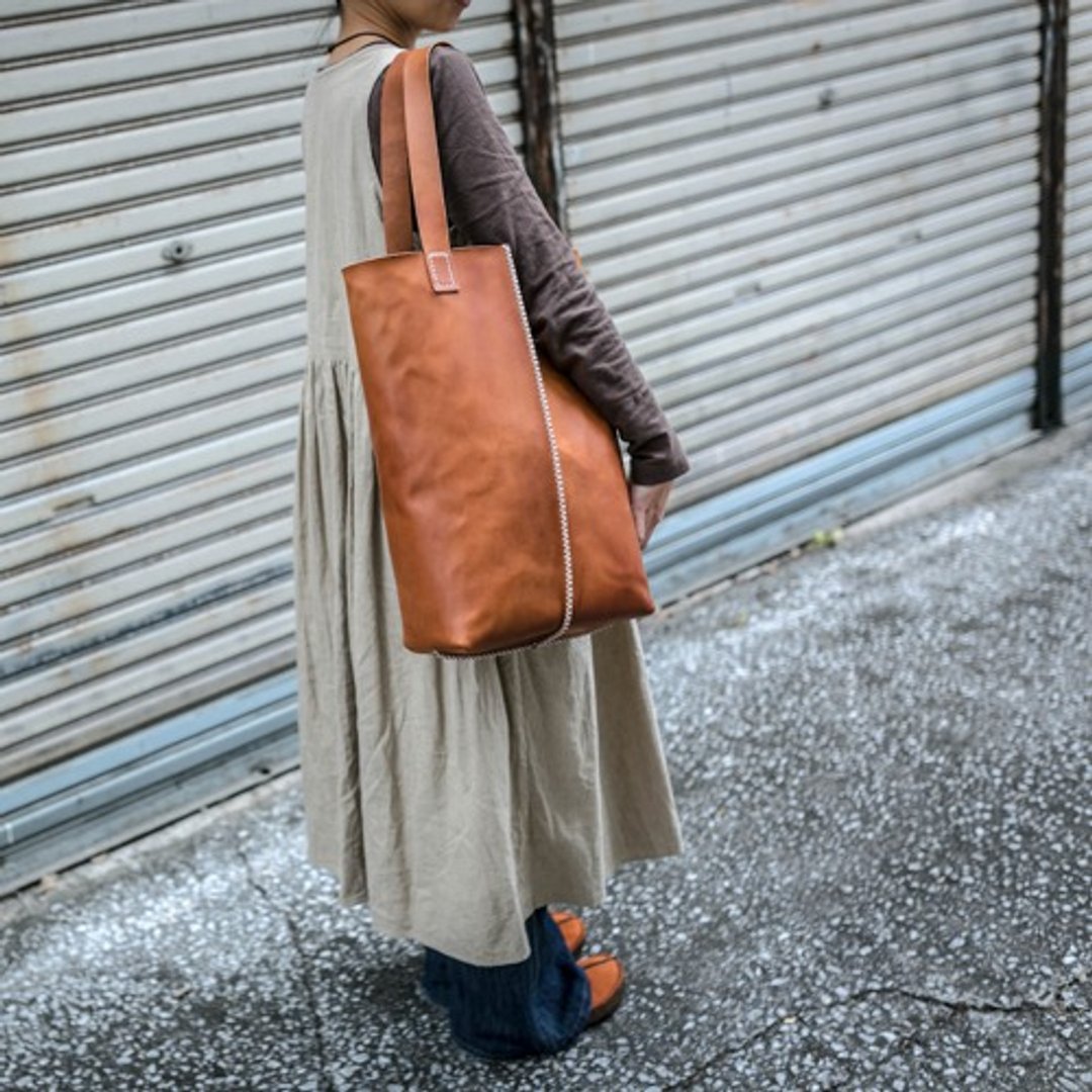Cross-stitch genuine leather leather tote bag portrait / camel - 手提包/手提袋 - 真皮 咖啡色