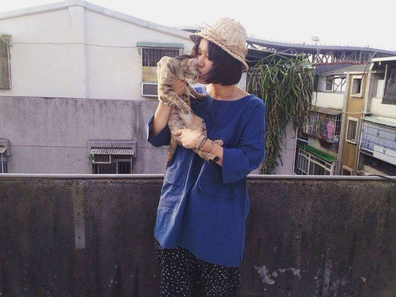 海之稻米_靛蓝麻棉双口袋手作衣 - 女装上衣 - 棉．麻 蓝色