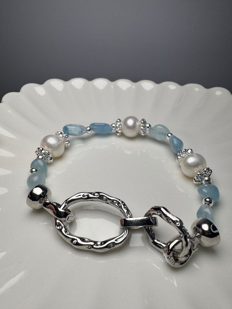 海蓝宝x天然淡水珍珠  蓝色系×畅所欲言×喉轮 圣诞礼物 - 手链/手环 - 水晶 蓝色