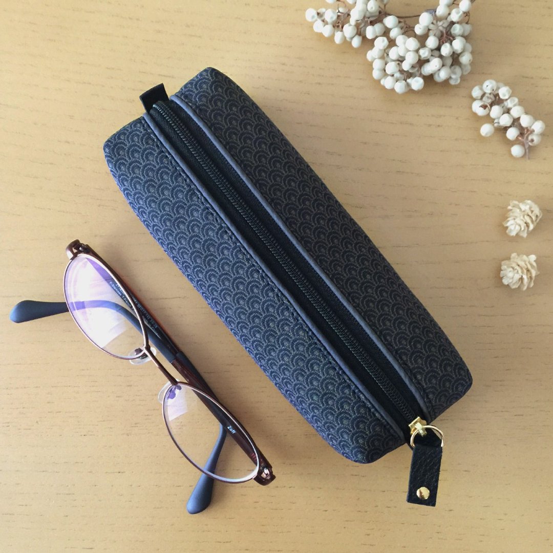 Soft Glasses Case with Japanese Traditional pattern, Kimono - Silk - 眼镜/眼镜框 - 丝．绢 黑色