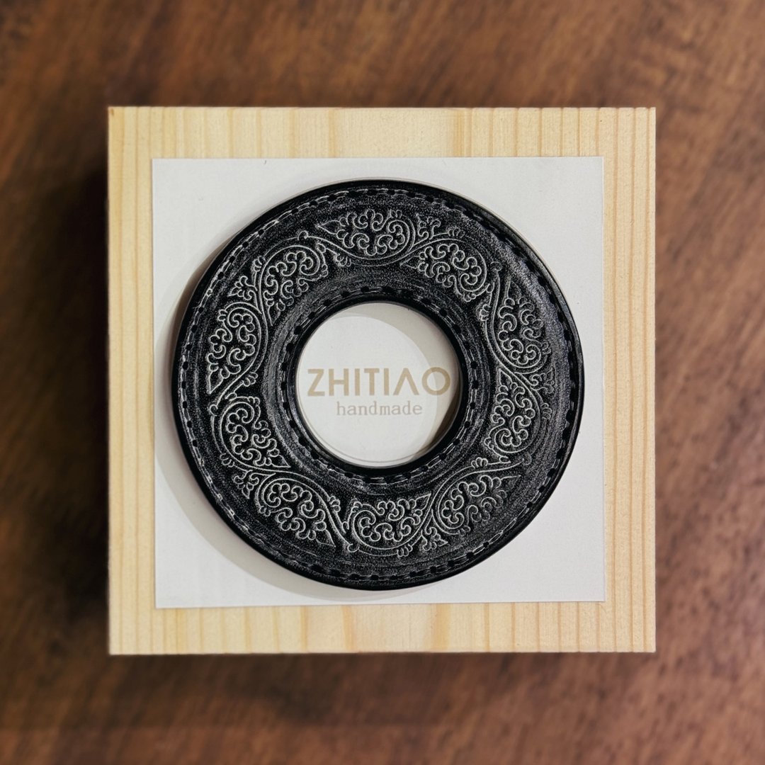 原创手工制作牛皮剑道刀镡 金银忍冬 雾蜡黑 剑锷 Tsuba - 运动配件 - 真皮 黑色