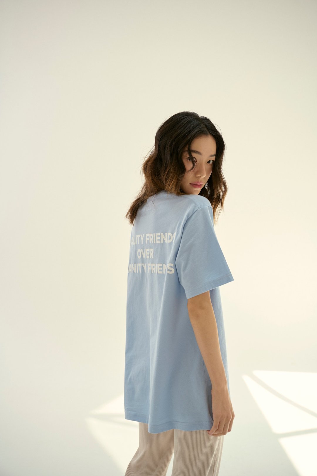 T 恤 HAY : Quality Friend T-Shirt - Sky / Black (unisex) - 女装 T 恤 - 棉 