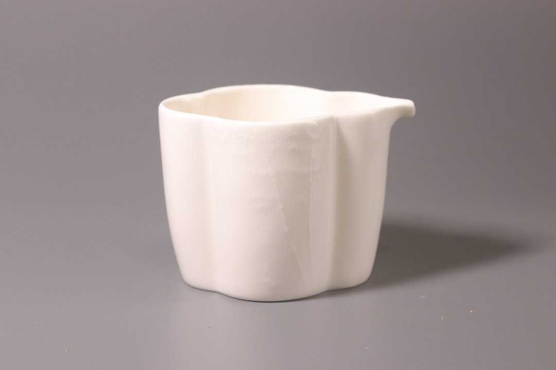 敦睦窑-德化模刻印花玉瓷 小葵口茶盅 - 茶具/茶杯 - 瓷 白色