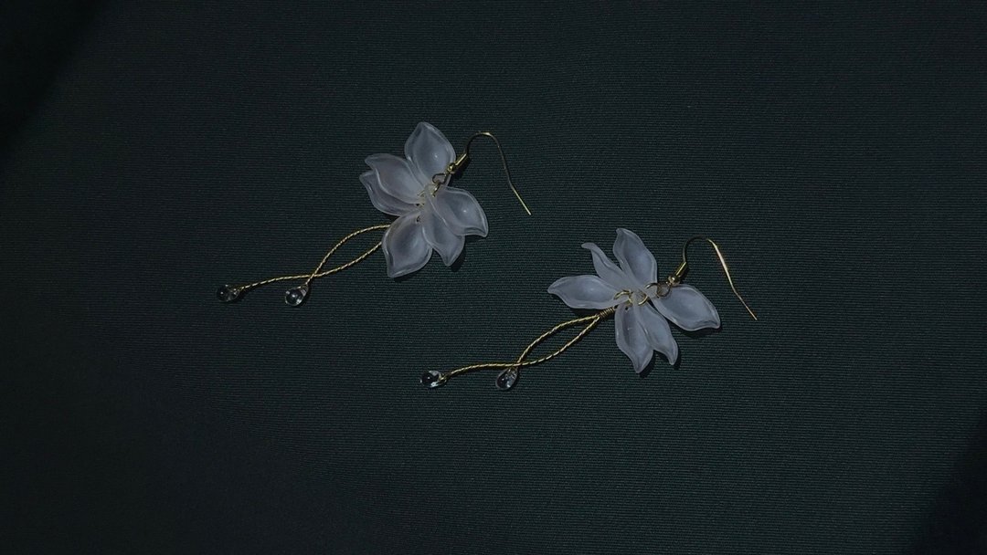 凋零 手工铜线耳环 花落系列 - 耳环/耳夹 - 压克力 白色