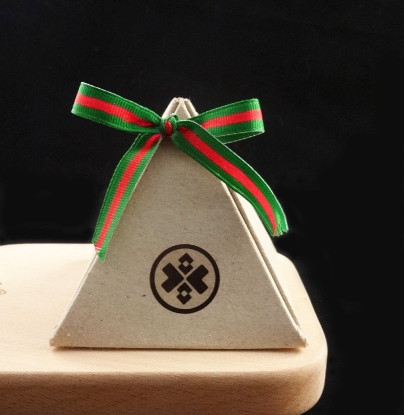 XOXO 欢乐耶诞金字塔小礼。玛噜小蛋糕三入。 ‘售完’ - 咸派/甜派 - 新鲜食材 