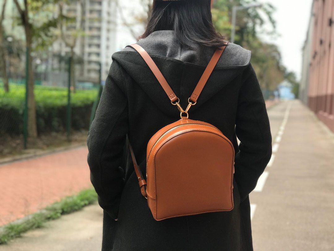 zemoneni 奶茶味小小后背包 - 后背包/双肩包 - 真皮 咖啡色