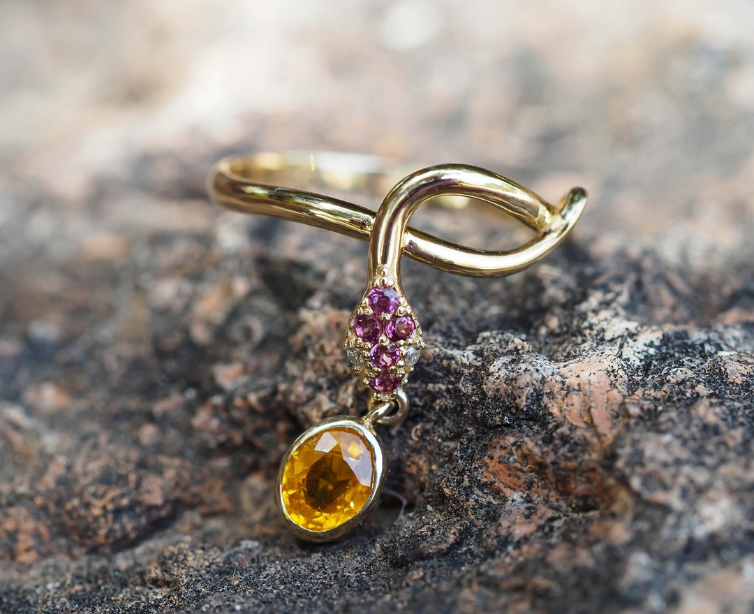 14k gold ring with yellow sapphire, rose sapphires and diamonds. - 戒指 - 贵金属 金色