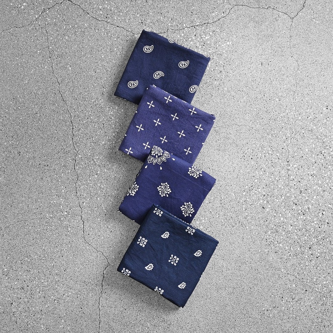 Vintage Bandana 美式方巾 / 古着方巾、方巾穿搭、古着变形虫 - 手帕/方巾 - 棉．麻 蓝色