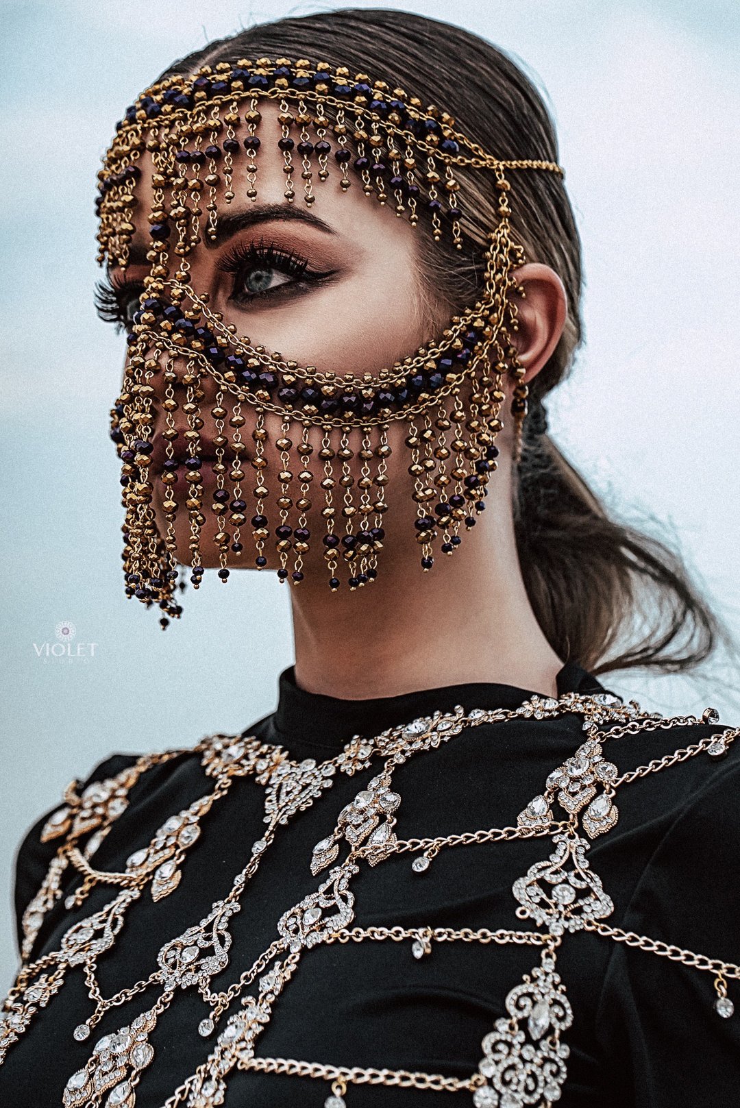 Tribal Face Chain Golden Regina, Burqa Face Mask, Face Accessory - 口罩 - 玻璃 多色
