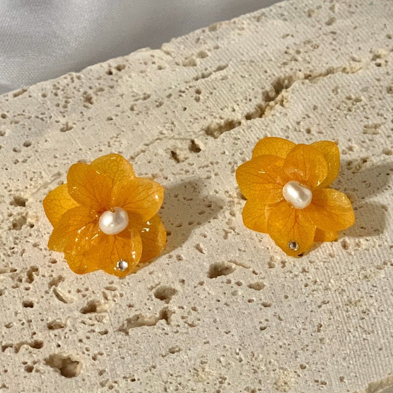 经典日常款 优雅启程系列 真花 天然珍珠 (耳针/耳夹/耳环) - 耳环/耳夹 - 植物．花 橘色