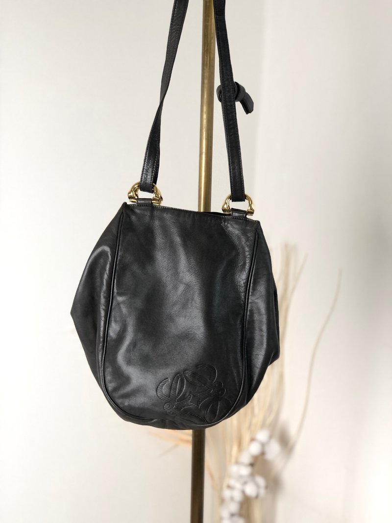 【日本直送，名牌二手包装】LOEWE Anagram 皮革抽绳单肩包黑Vintage Vintage Old 8v2jtw - 侧背包/斜挎包 - 真皮 黑色