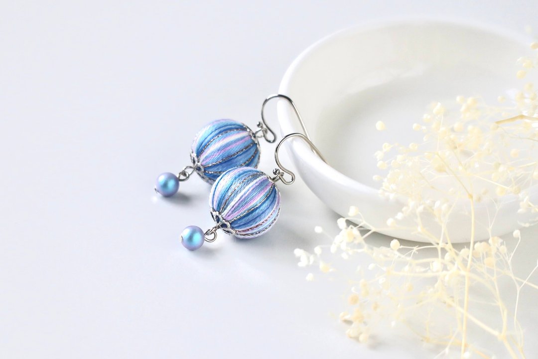 blue hydrangea cotton ball Japan jewelry - 耳环/耳夹 - 棉 蓝色