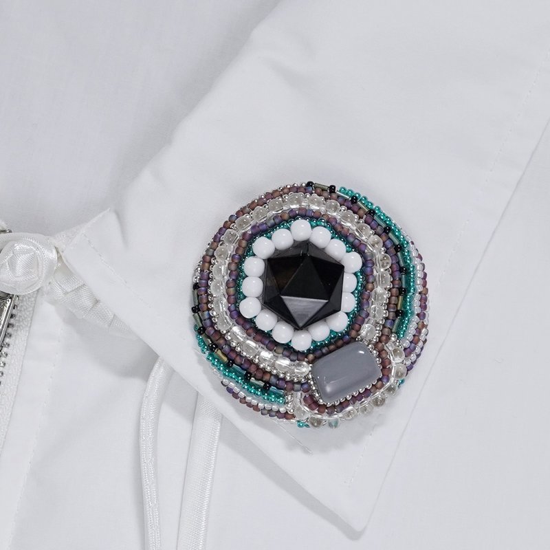 喋喋不休的胸针 大尺寸 10 珠饰刺绣胸针 黑色 灰色 彩色 个性 独一无二 圣诞节 - 胸针 - 玻璃 黑色