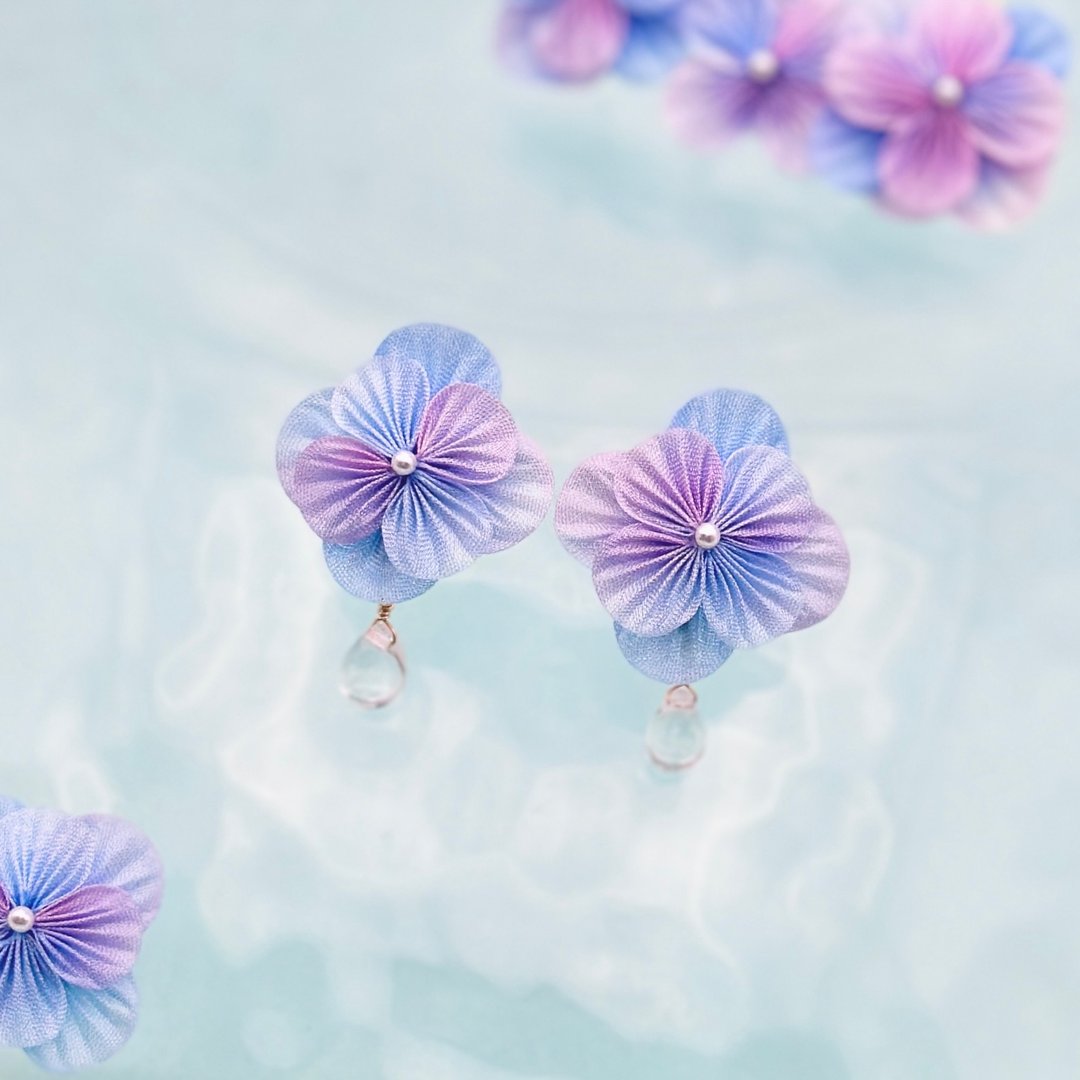 绣球花简约耳针 手染蚕丝 / 紫色渐层  母亲节礼物 蚕丝つまみ细工 日式小物 夕阳 天空 透明 轻透感 夏季 - 耳环/耳夹 - 丝．绢 紫色
