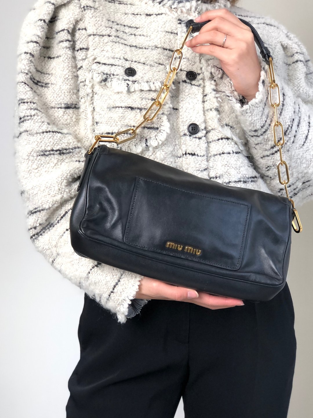 【 日本直送 名牌中古包 】miumiu 美人鱼 侧背包 黑色 锁头 皮革 链条侧背 vintage 旧款 prsynv - 侧背包/斜挎包 - 真皮 黑色