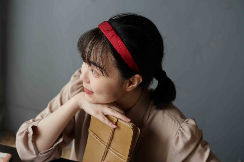 古董领带改制手工发箍-玫瑰少年-艳红-窄版 - 发带/发箍 - 丝．绢 红色