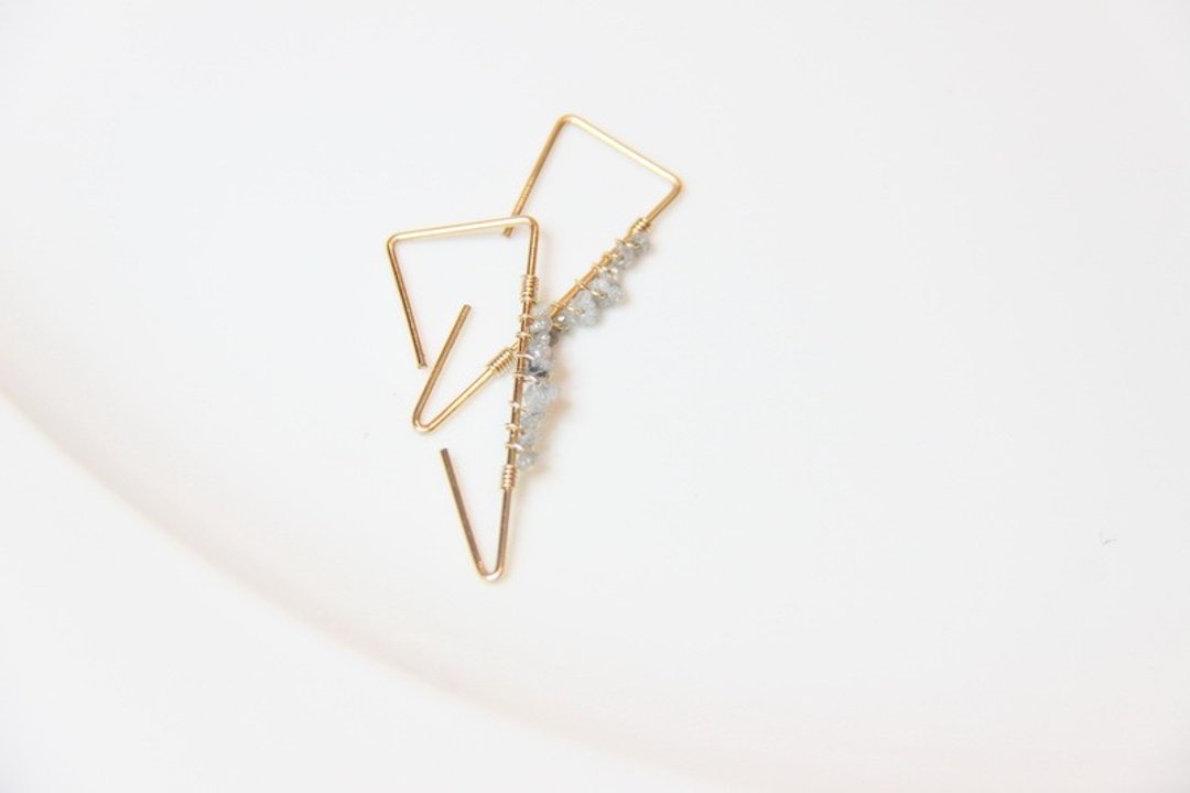个性简约钻石原矿耳环/ Modern Rough Diamond with 14KGF Through earring - 耳环/耳夹 - 宝石 银色