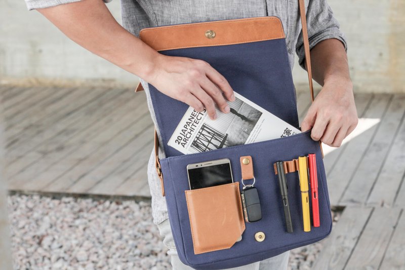 收纳美学帆布邮差包/斜挎包/侧背包 日本特制帆布-防泼水 蓝色 - 侧背包/斜挎包 - 棉．麻 蓝色