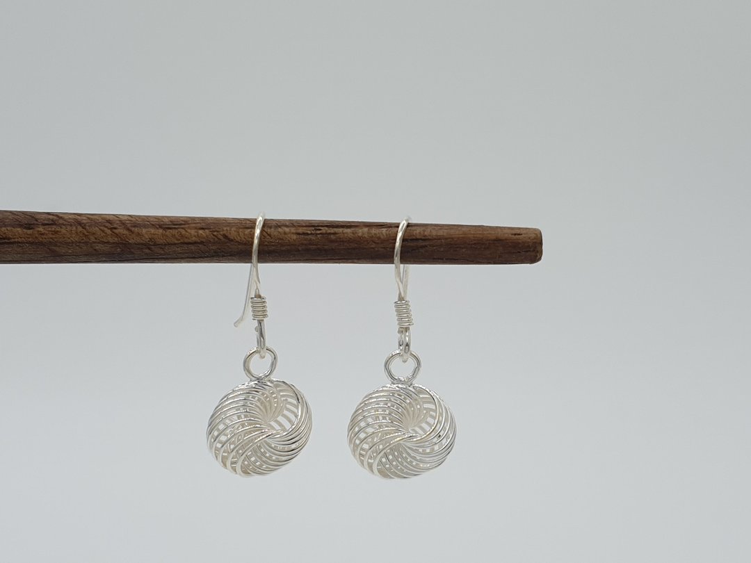 10 mm Twisted Crinkle Wire Love Knot Ball Earrings 925 Sterling Silver - 耳环/耳夹 - 纯银 