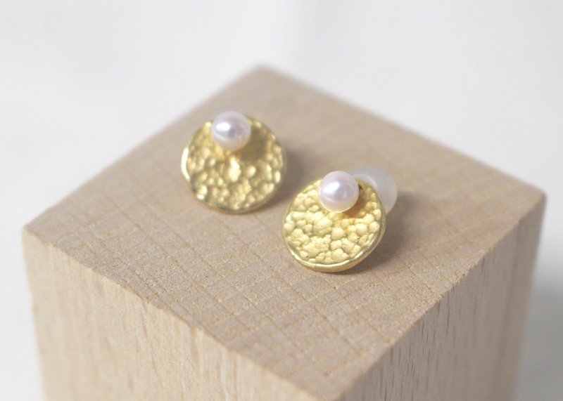 Akoya Pearl Round Petit Pierce Gold Color - 耳环/耳夹 - 宝石 金色