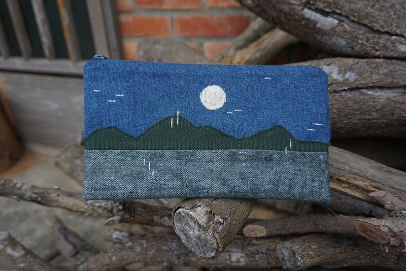 夜晚的山与月亮 / 万用袋 / 拼贴我那心中的记忆 - 化妆包/杂物包 - 棉．麻 蓝色
