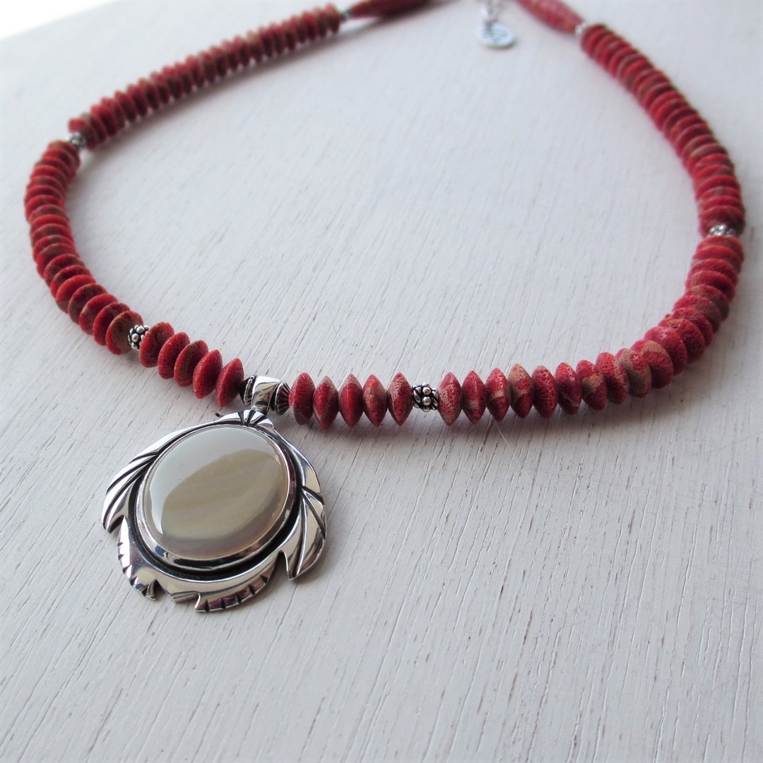 Sea Turtle Takase Shell / Isobana Coral Necklace - 项链 - 其他金属 红色