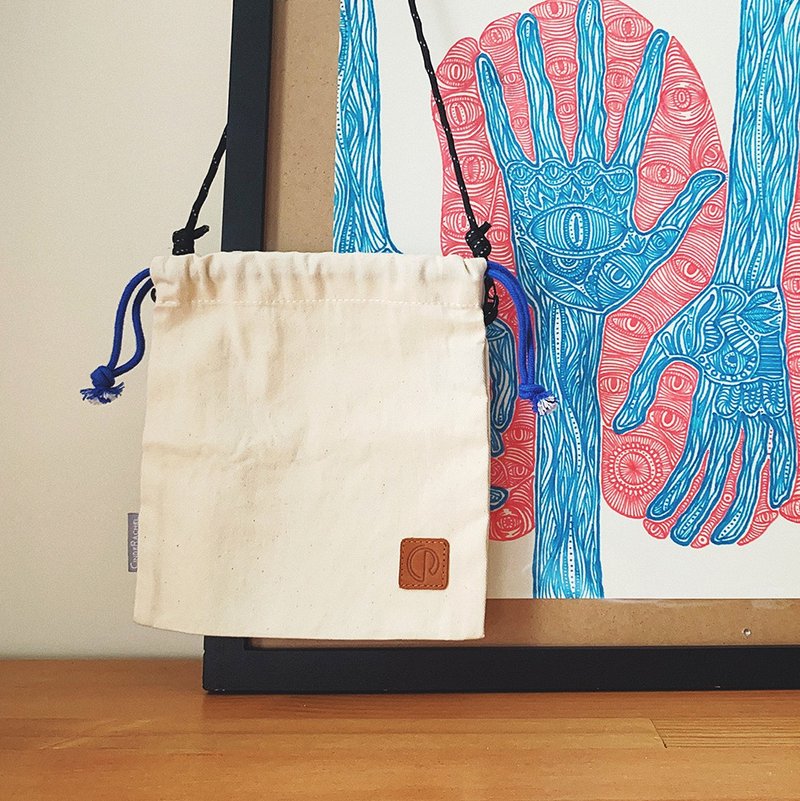 CINDERACHEL設計師極簡風反光掛繩個性百搭斜挎束口袋帆布包 米白 - 侧背包/斜挎包 - 棉．麻 白色