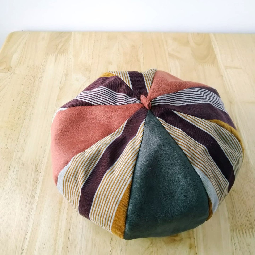 【最后一顶】糸文 麂皮印花灯芯绒贝雷帽-木质系 帽围60cm - 帽子 - 其他人造纤维 橘色