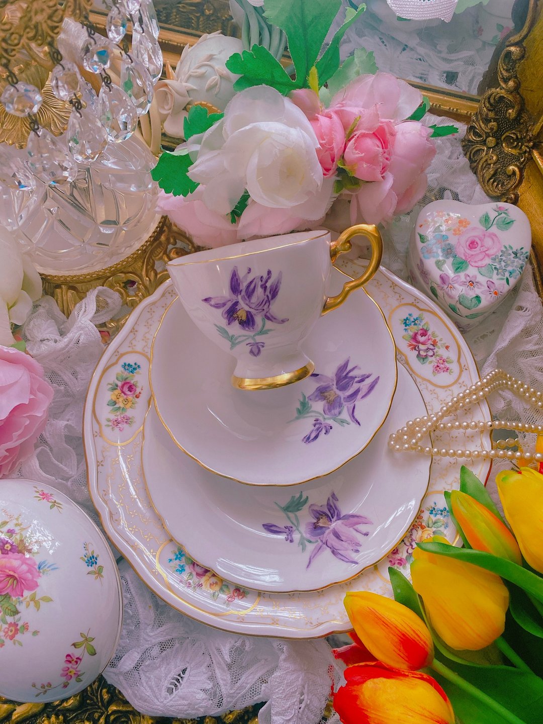 英国制骨瓷1947 年Wedgwood集团 Tuscan手绘鸢尾花古董杯花茶杯 - 茶具/茶杯 - 瓷 紫色