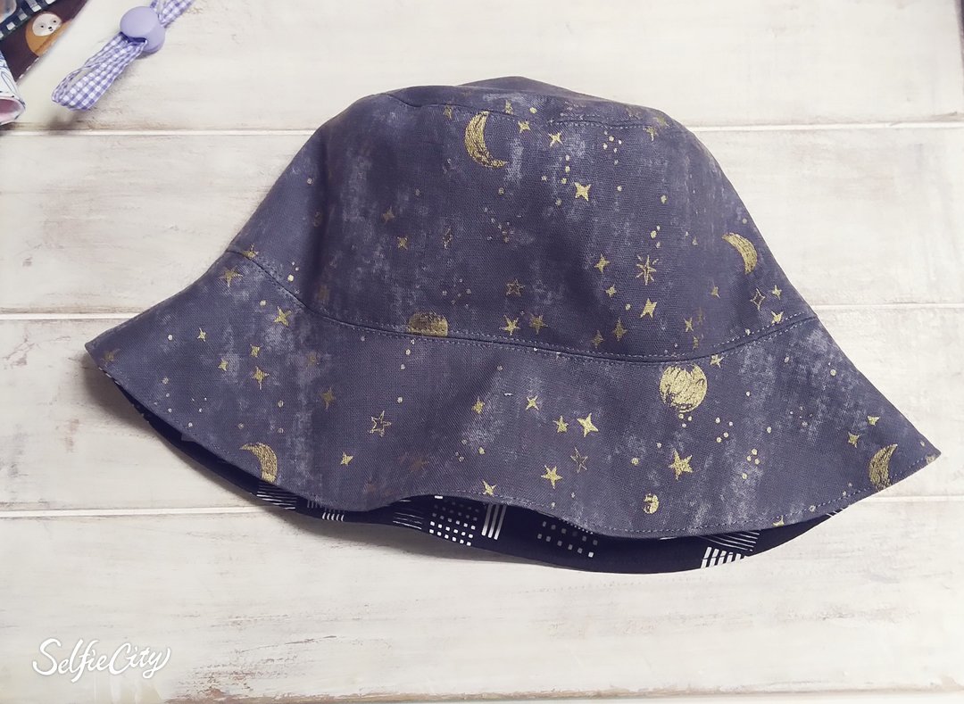 渲染灰 金色星星月亮 不规则线条金边双面渔夫帽 遮阳帽 - 帽子 - 棉 银色