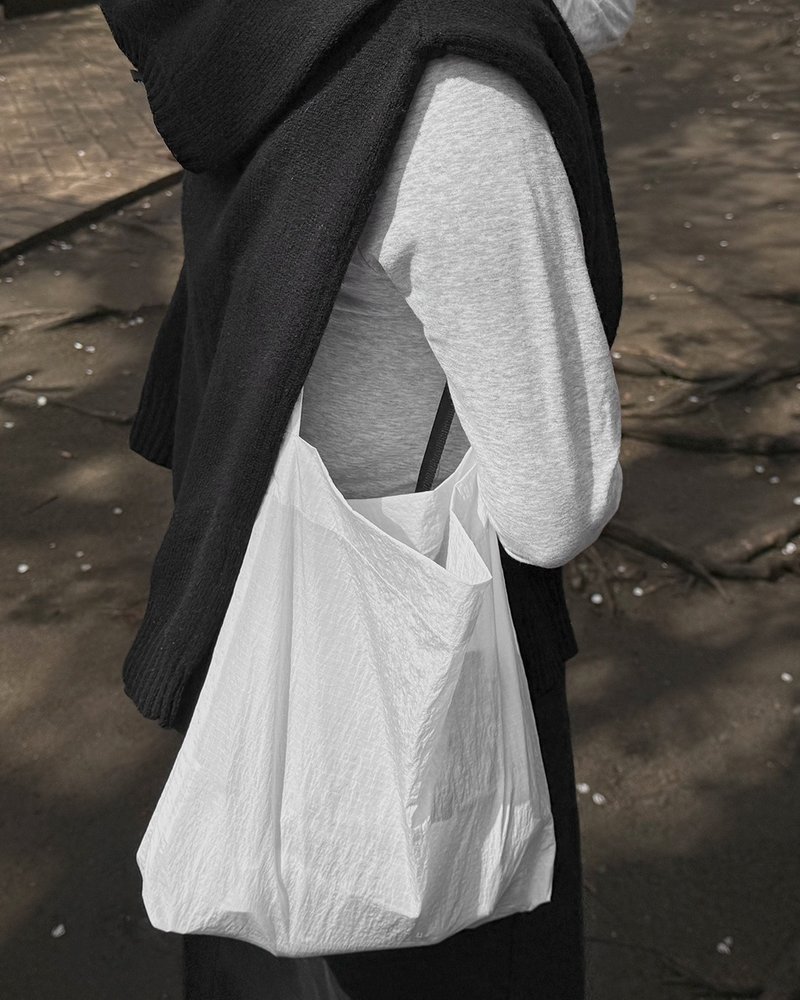 现货 - 韩国 KBP Crinkle Ripstop 轻量迷你单肩包 - 侧背包/斜挎包 - 尼龙 白色