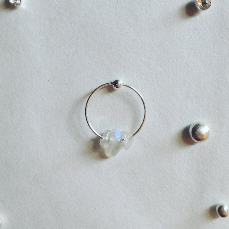 极简圆/蓝晕月光 情人之石.925纯银耳环 单只贩售 - 耳环/耳夹 - 宝石 蓝色