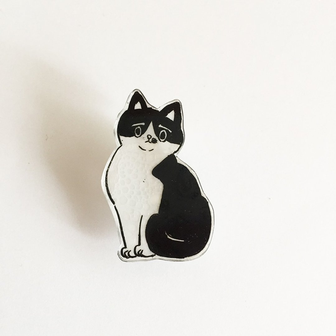 Hachiwaneko's selling plavan brooch - 胸针 - 塑料 白色