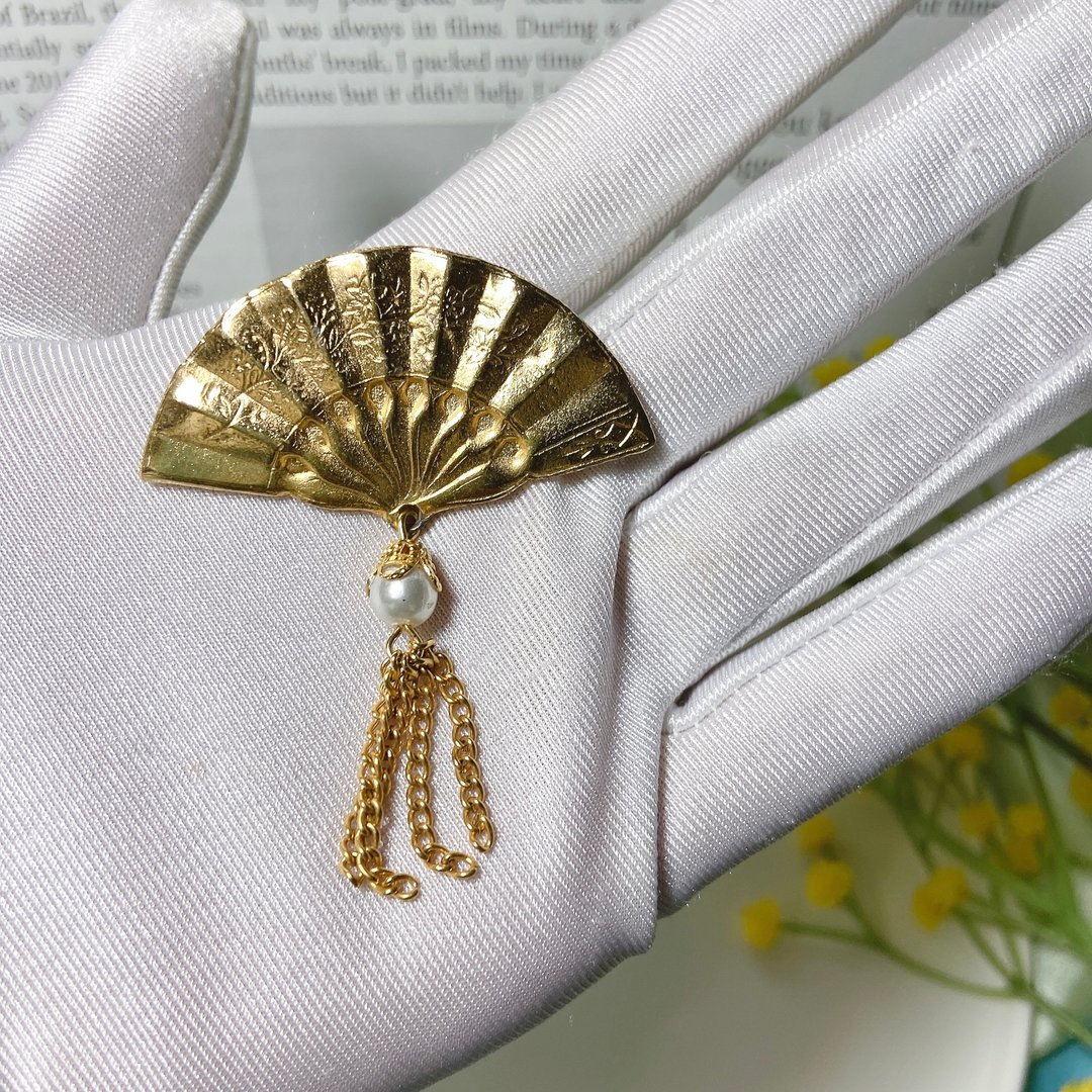 【西洋古董饰品】花卉扇子优雅链条垂坠摆动 贵族 珍珠感胸针 - 胸针 - 贵金属 金色