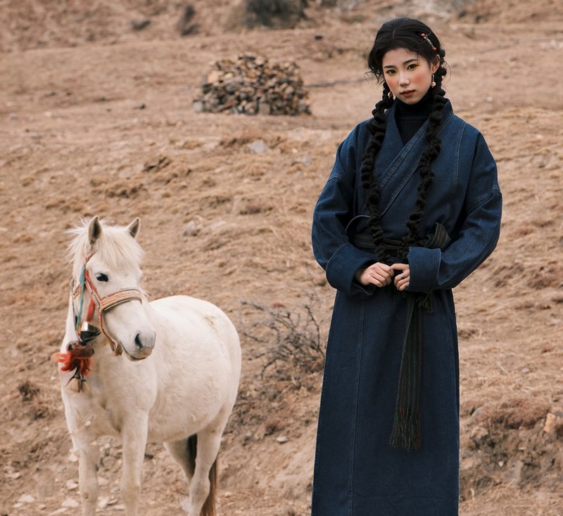 【牦影】 城市游牧风/藏族元素/重工水洗牛仔藏袍 - 女装西装外套/风衣 - 其他材质 蓝色