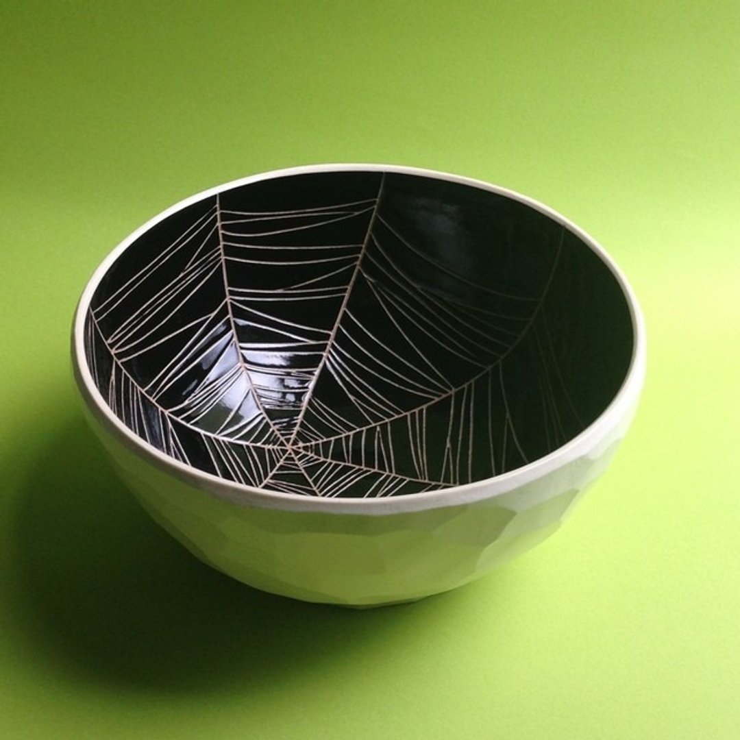 Big bowl (spider web) black - 花瓶/陶器 - 陶 黑色