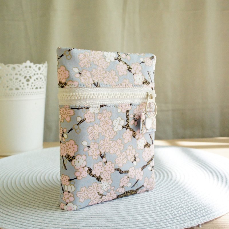 Lovely【樱花双拉链多功能短夹护照套】布书套、浅灰 - 护照夹/护照套 - 棉．麻 灰色