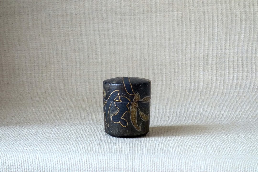 镂空雕刻金银彩绘合子 “いろは” - 茶具/茶杯 - 陶 黑色