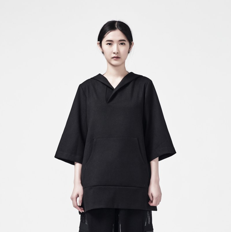 TRAN - 宽袖Y领帽衫 - 中性连帽卫衣/T 恤 - 纸 黑色