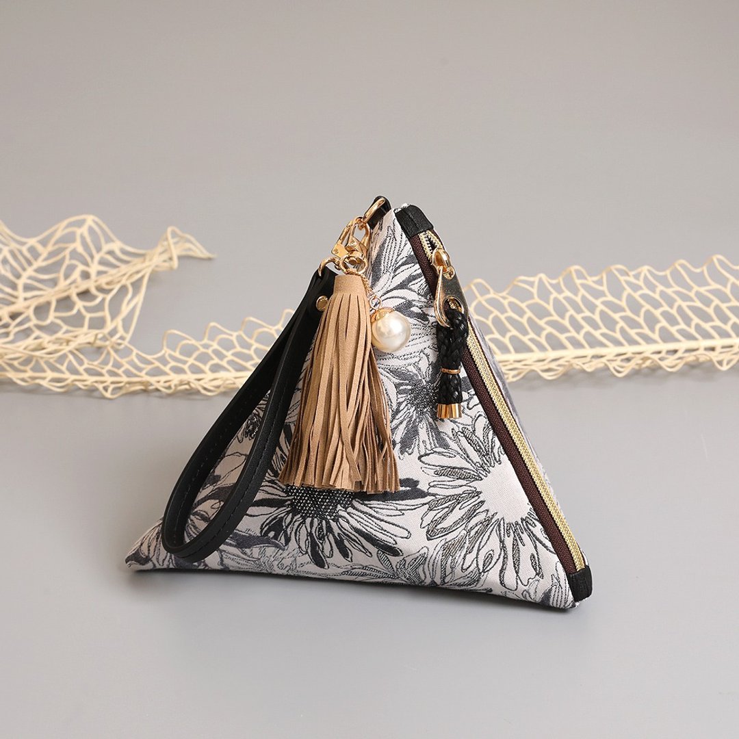 Waltz of the Flowers - Silver - triangular pouch bag - 化妆包/杂物包 - 其他材质 银色