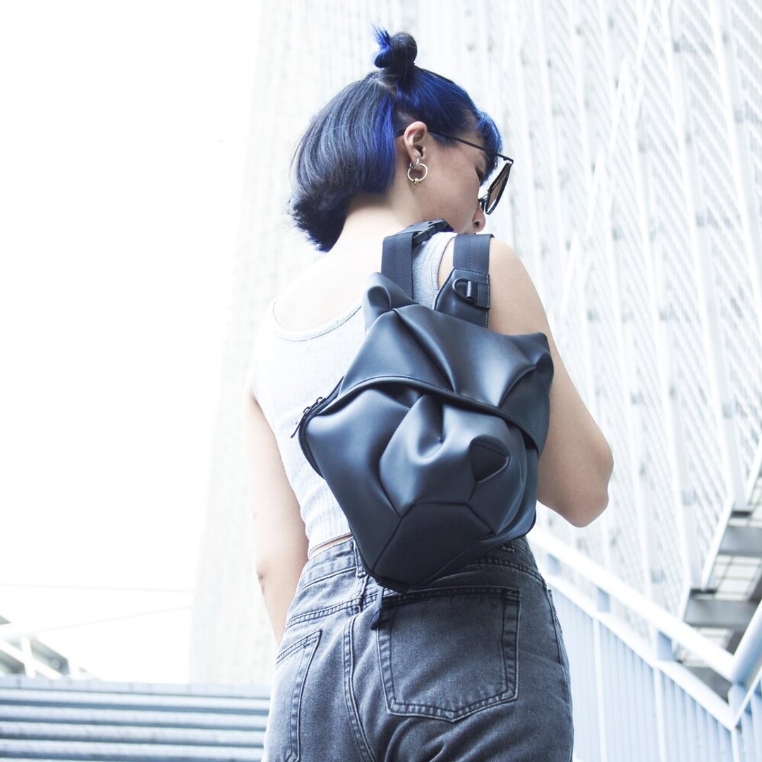 Black wolf body bag - 侧背包/斜挎包 - 其他人造纤维 黑色